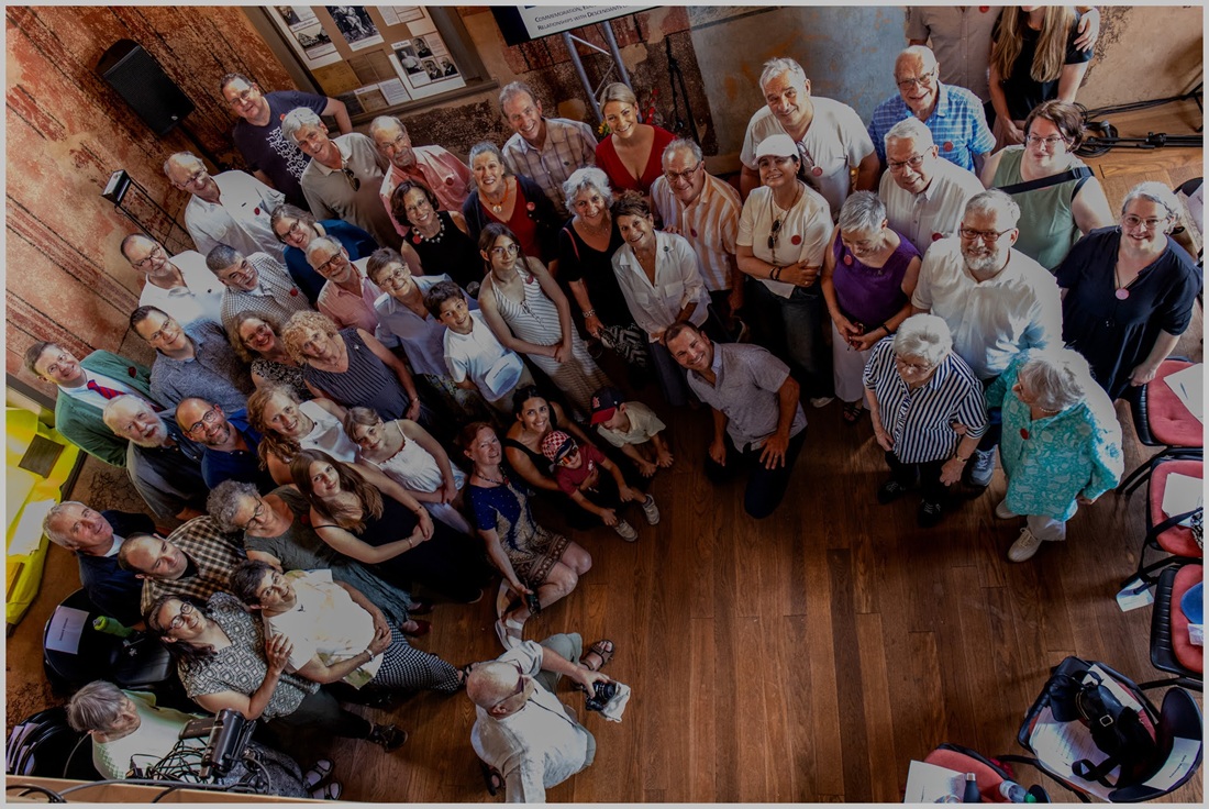 Gruppenbild in der Synagoge