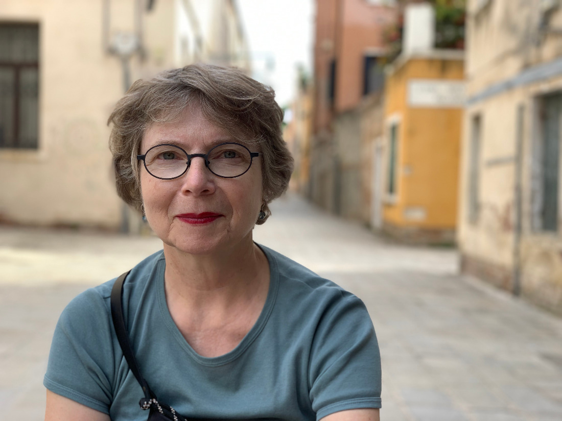 Buchcover mit Passfoto eines jungen Mannes